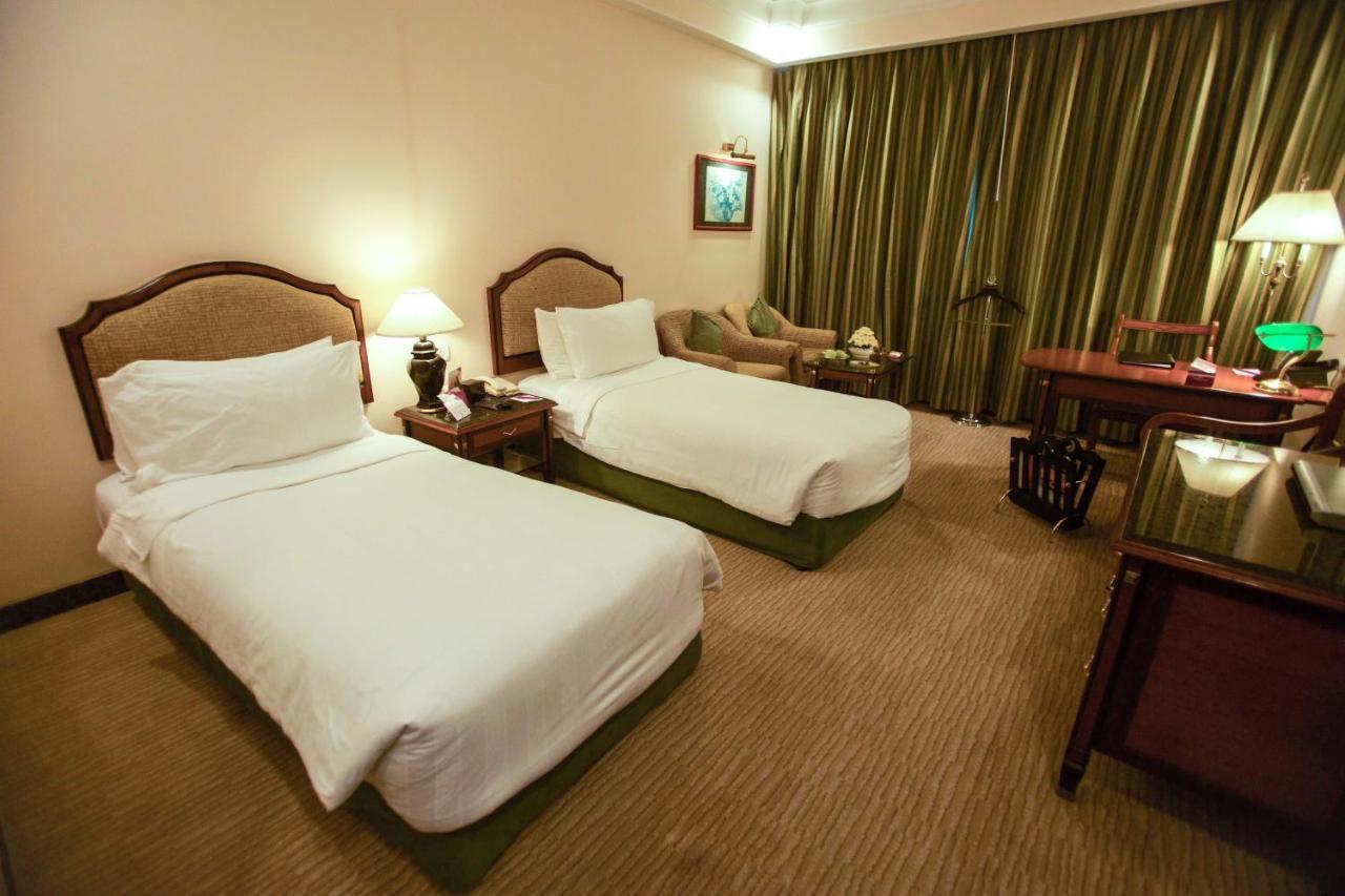 Crowne Plaza Chennai Adyar Park, An Ihg Hotel Екстериор снимка A room at the hotel