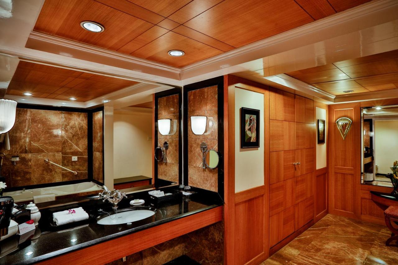 Crowne Plaza Chennai Adyar Park, An Ihg Hotel Екстериор снимка Bathroom