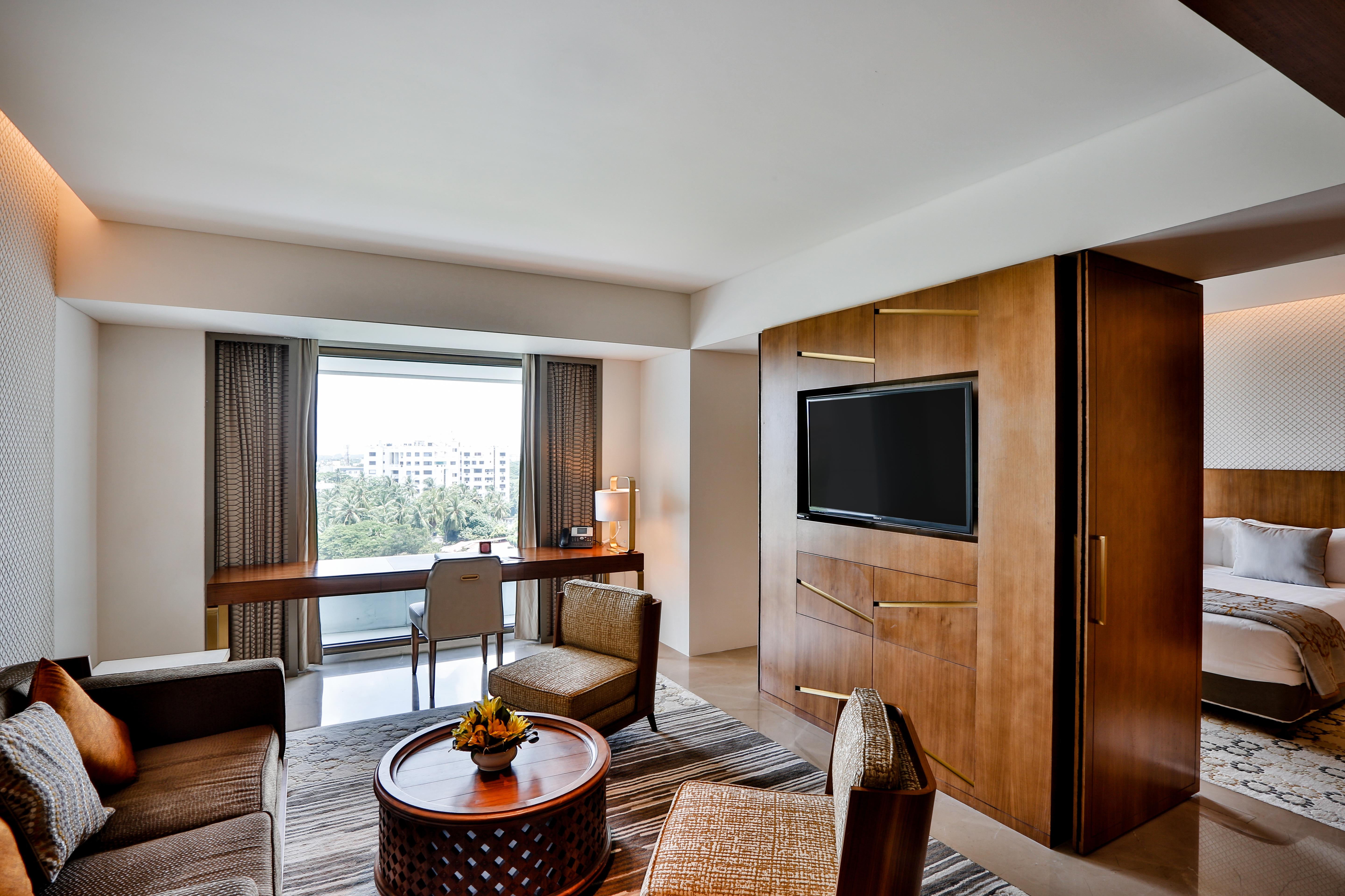 Crowne Plaza Chennai Adyar Park, An Ihg Hotel Екстериор снимка Suite at the Taj Bengal