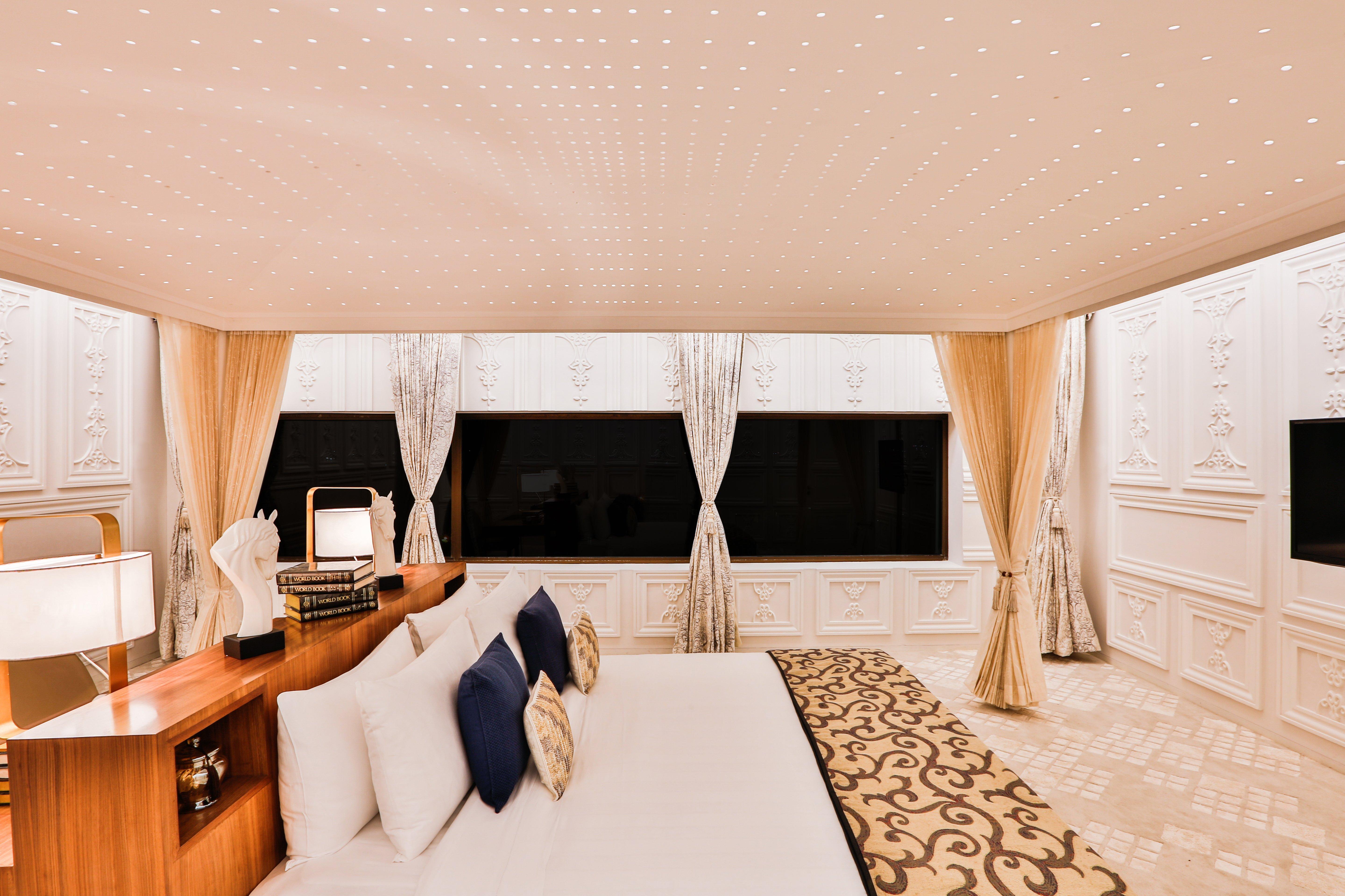 Crowne Plaza Chennai Adyar Park, An Ihg Hotel Екстериор снимка The bedroom of the Royal Suite