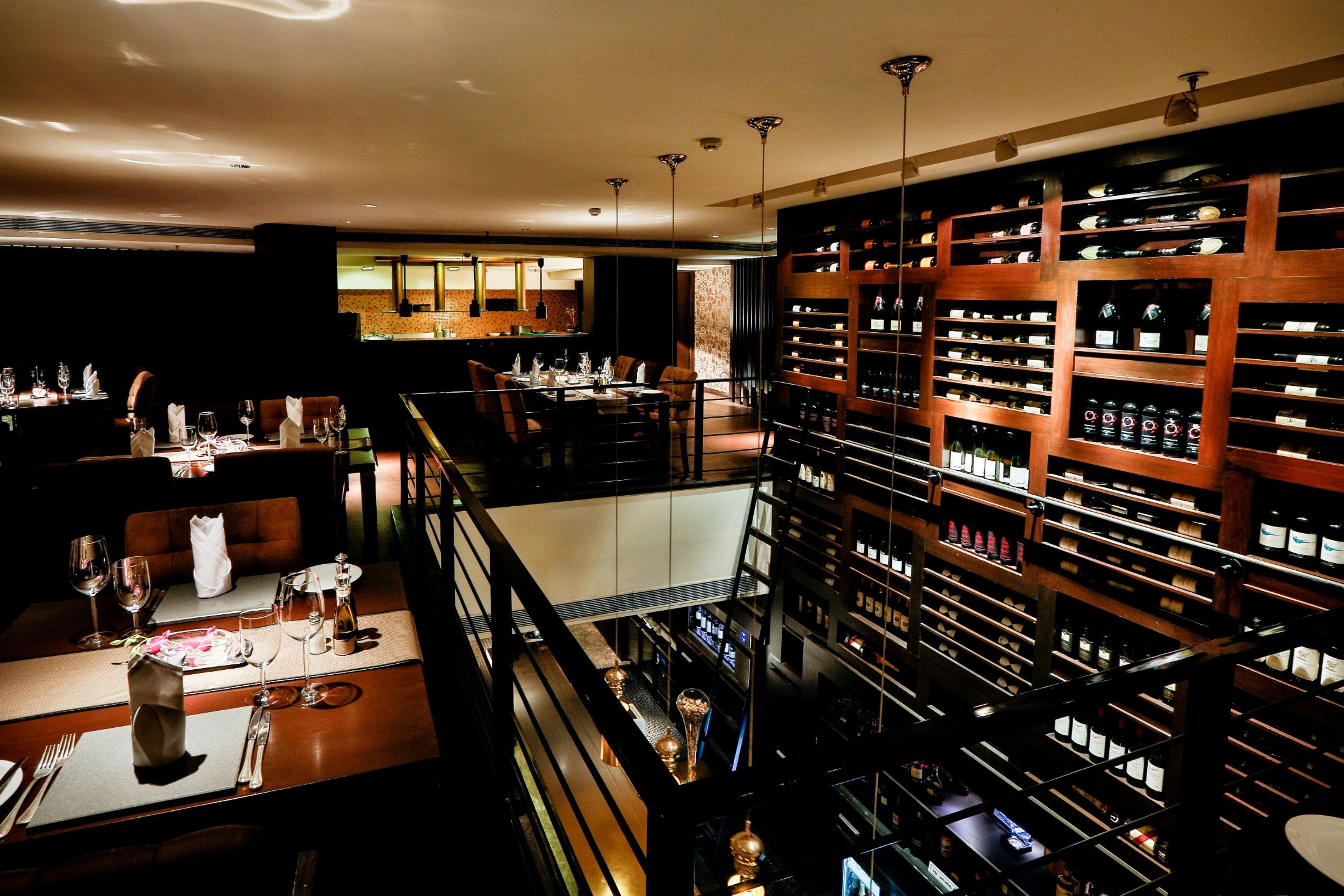 Crowne Plaza Chennai Adyar Park, An Ihg Hotel Екстериор снимка The Wine Bar