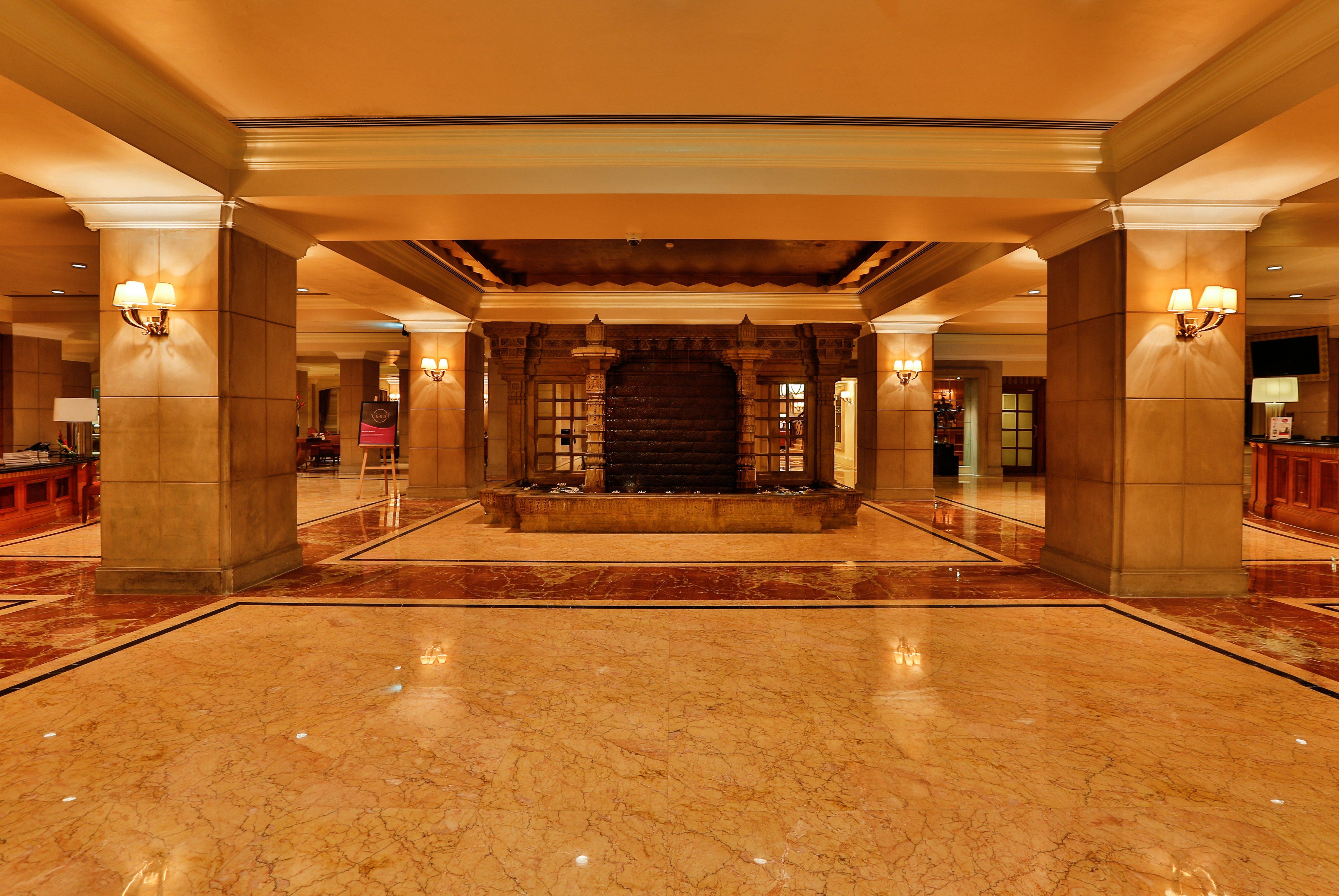 Crowne Plaza Chennai Adyar Park, An Ihg Hotel Екстериор снимка The lobby of the hotel
