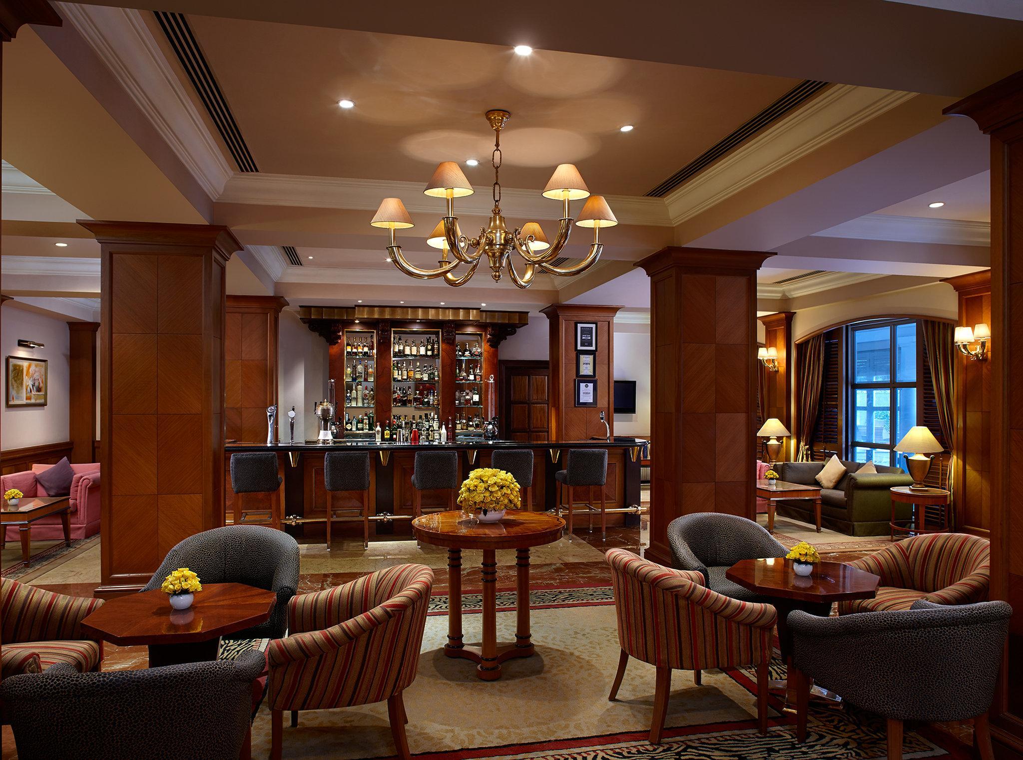 Crowne Plaza Chennai Adyar Park, An Ihg Hotel Екстериор снимка The bar at the Imperial Hotel