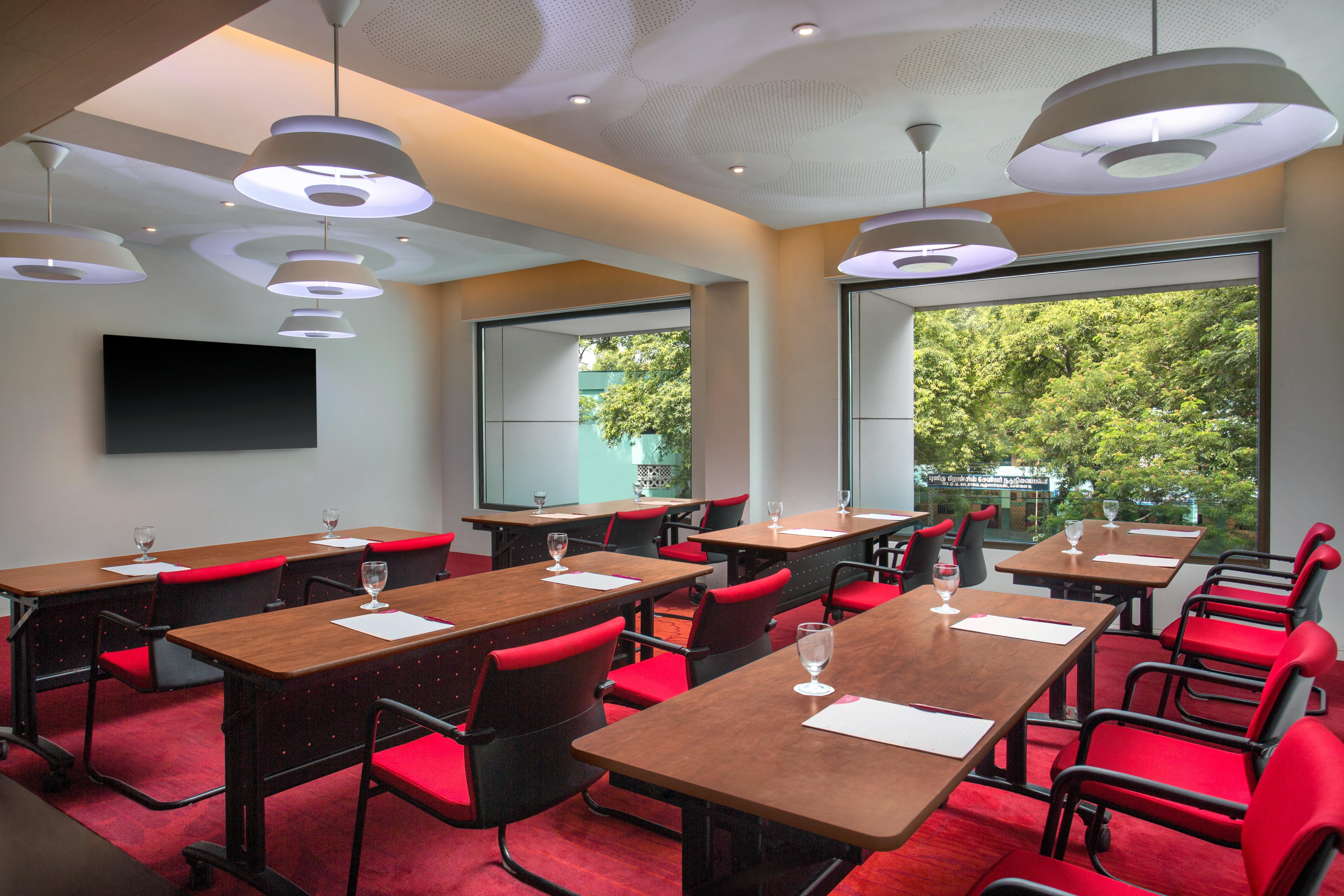 Crowne Plaza Chennai Adyar Park, An Ihg Hotel Екстериор снимка Meeting room