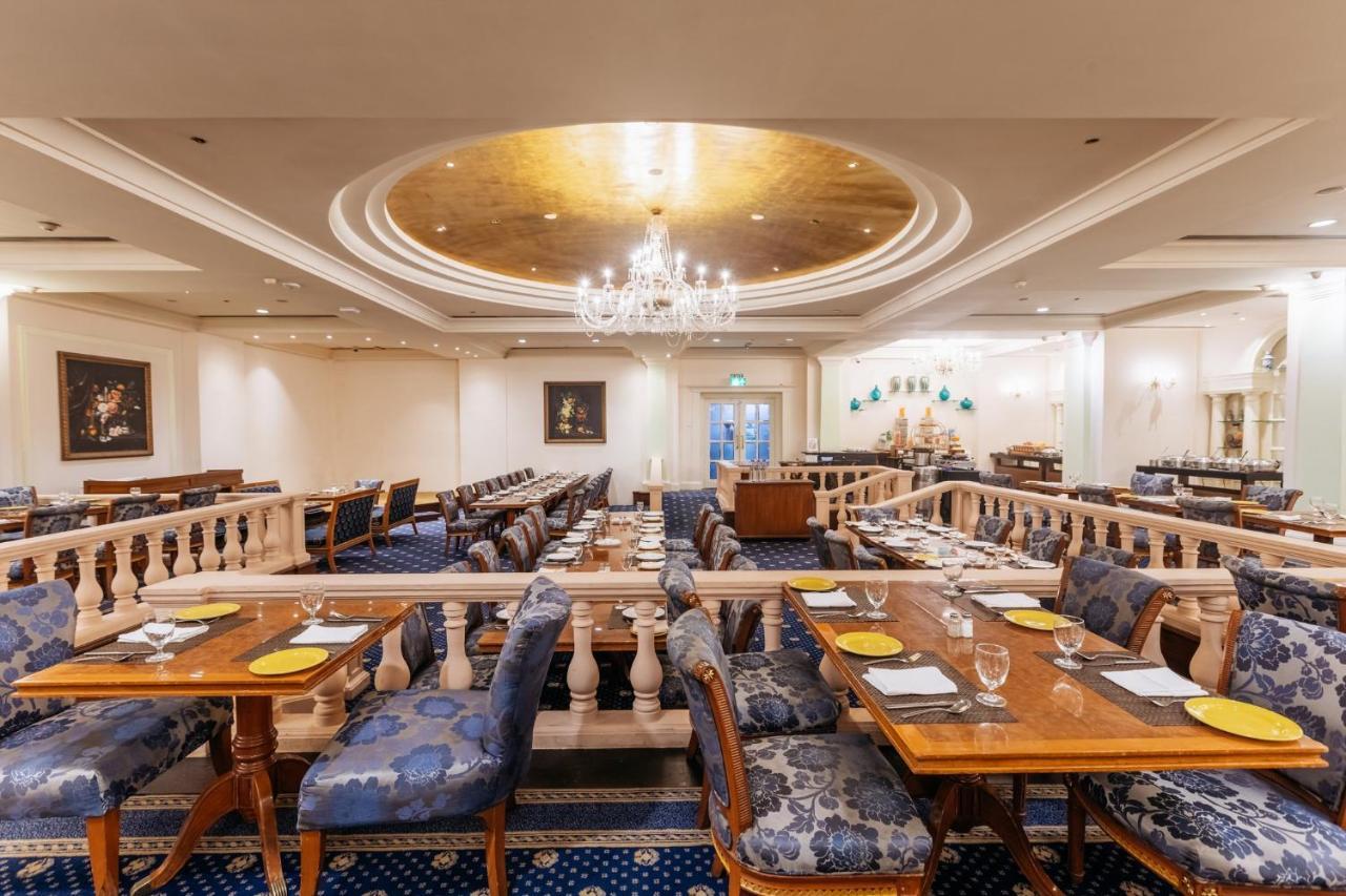 Crowne Plaza Chennai Adyar Park, An Ihg Hotel Екстериор снимка The restaurant