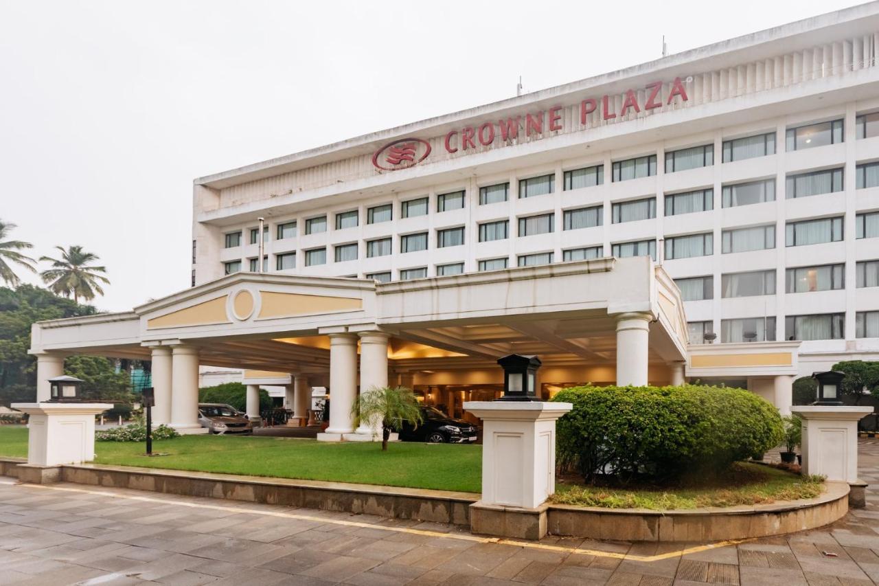 Crowne Plaza Chennai Adyar Park, An Ihg Hotel Екстериор снимка The hotel in 2011